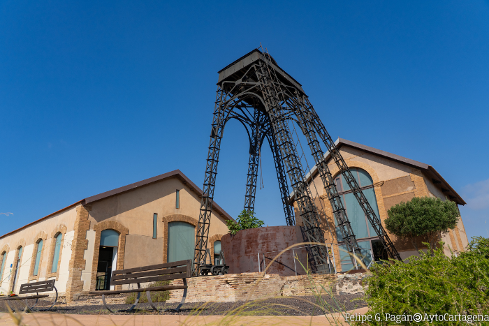 RUTA MINERO-AMBIENTAL POR EL ENTORNO DEL CABEZO RAJAO: �GIGANTES DE PIEDRA, MADERA Y METAL�