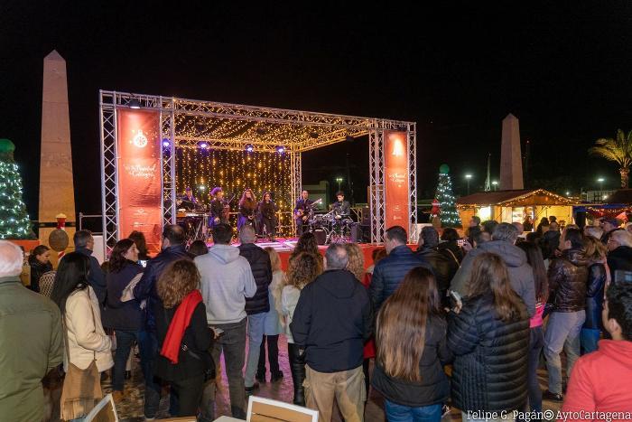 MERCADILLO NAVIDEO Y ACTUACIONES MUSICALES EN EXPLANADA DEL PUERTO