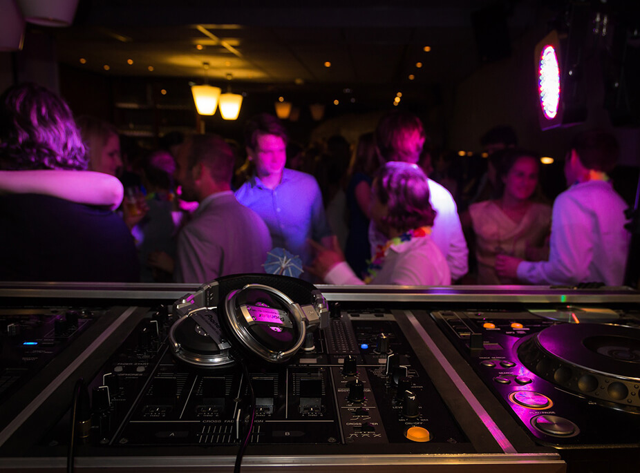 ABIERTO HASTA EL AMANECER