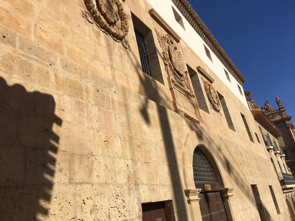 MONUMENTO A SAN VICENTE FERRER Y COLUMNA MILIARIA