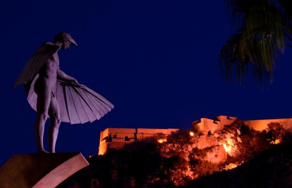 MONUMENTO AL CARNAVAL