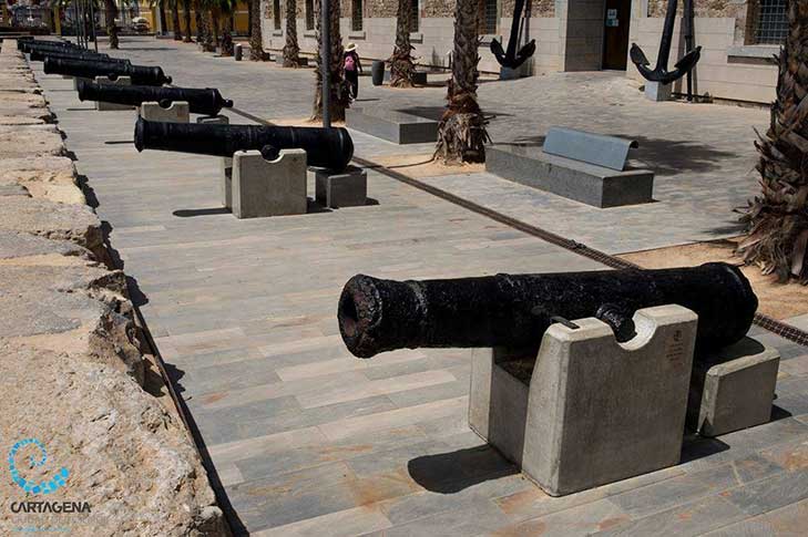 LOS CA�ONES DE LA D�RSENA DE BOTES